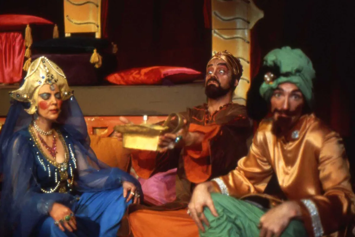 1976-12 Aladdin 0500