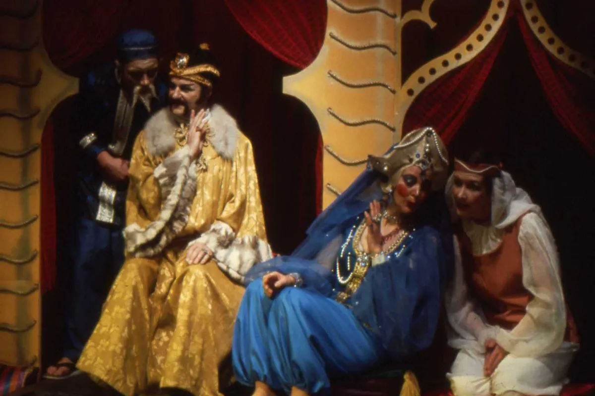 1976-12 Aladdin 0507